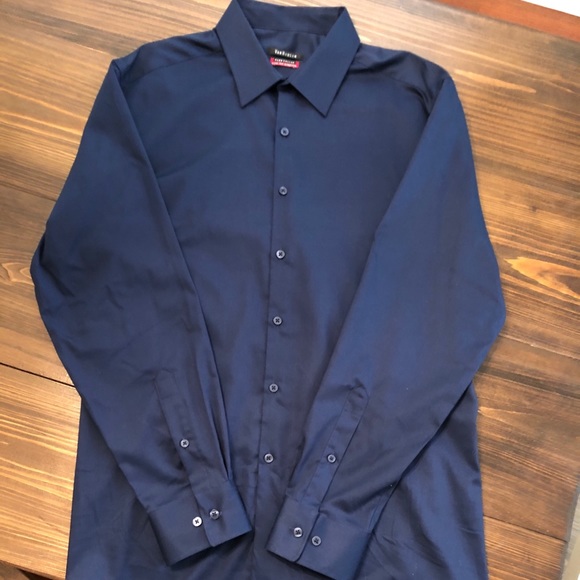 Van Heusen Men’s Button Down Shirt - Picture 2 of 3